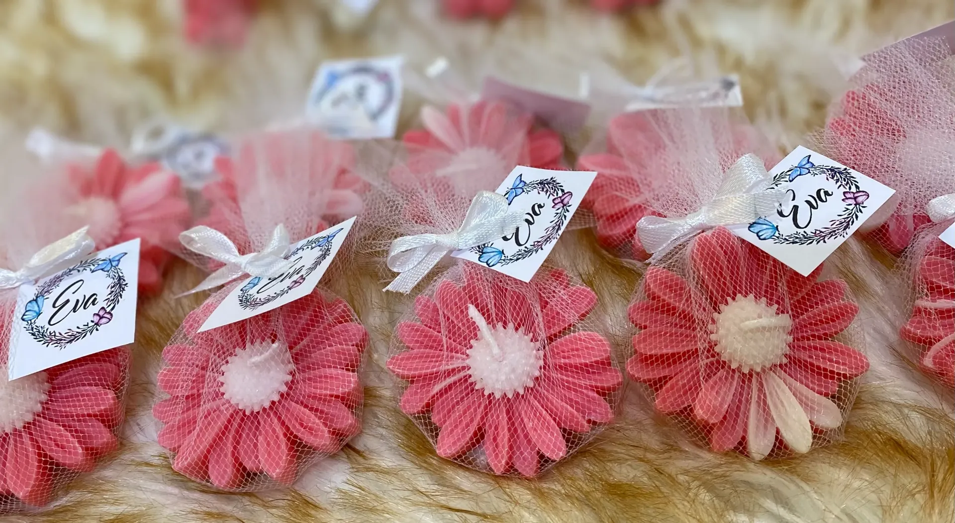 توزيعات بيبي على شكل شمع ورد معطر يتوفر جميع الالوان و الروائح سعر الحبه 0.65 قرشو 50 حبه ب30 دينار اردني