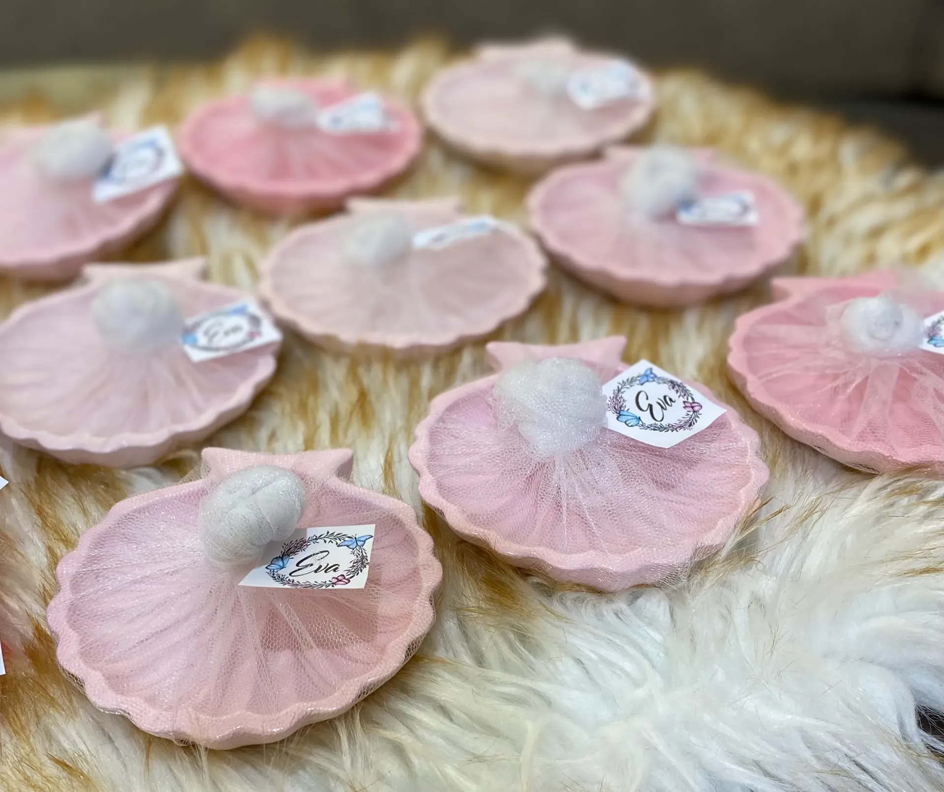 توزيعات بيبي على شكل صدف  مصنوع من الجبص الحبه 0.65 و 50 حبه ب 30دينا